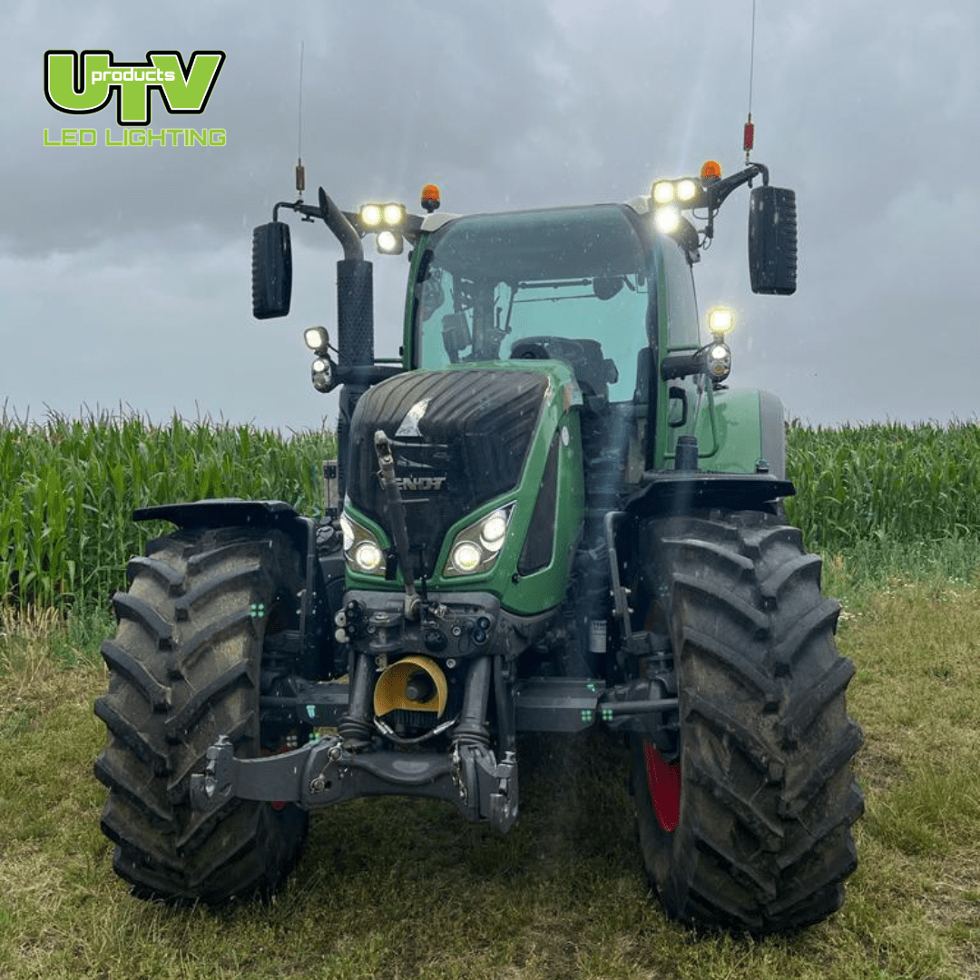 UTV300-4K-Fendt-bonnet-highlevel-headlight-8.png