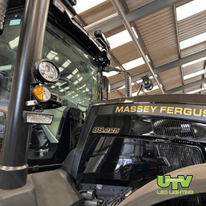 UTV401-LED-side-light-with-built-in-indicator-John-Deere-Valtra-Claas-Massey-Ferguson-Case-Zetor-Kubota-1.png